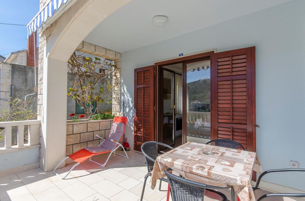 Apartments Goran Postira Exterior photo